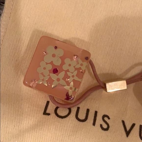 Louis Vuitton Hair Cubes - Picture 4 of 8
